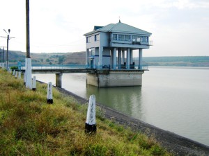 Головное сооружение плотины Отказненского водохранилища