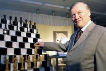 Анатолий Карпов научит тюменцев играть в шахматы, коллекционировать почтовые марки и любить свой город