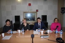 В прямом радиоэфире специалисты тюменского Росреестра и нотариальной палаты рассмотрели вопросы граждан по сделкам  с недвижимым имущество