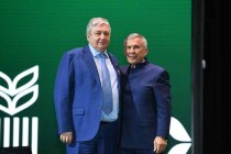 Рустам Минниханов наградил главу ГК «Август» Александра Ускова орденом «Дуслык»