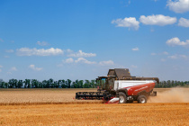 Ростсельмаш включил в серийное производство зерноуборочный комбайн Т500
