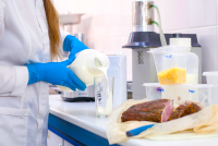 Более 100 фактов фальсификации мясной и молочной продукции выявили специалисты Красноярского филиала ЦОК АПК с начала года